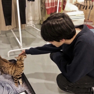 稳重独特风格高外貌男生想了就去见早安晚安感动不了成年人