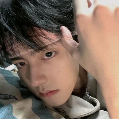 让人惊呼神仙外貌的男生帅气学会克制是长大的开始