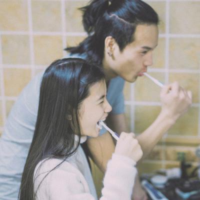 青春潮范情侣头像幸福俏皮 简单又好看的情侣头像经典一对