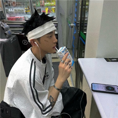 男头迷人风度很好有男人味 很有魄力的男头稳重