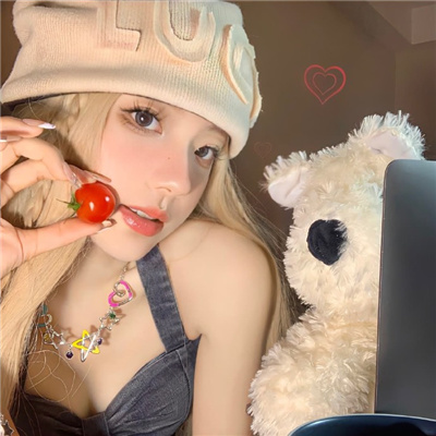 很辣的又很质感的欧美女头 很着迷的外貌很出众的欧美女头