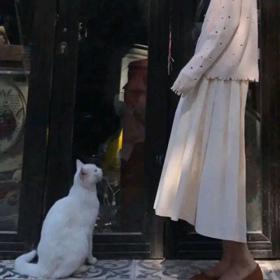 让人想哭的伤感意境美女头像最新版 对同一个人也可以倾心千万次