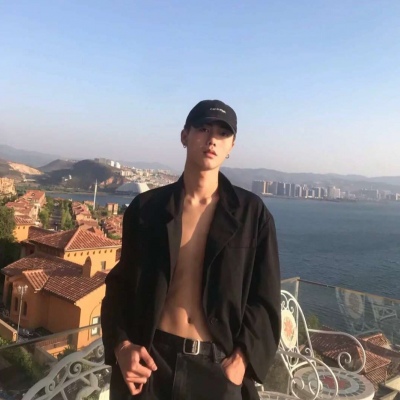 男生独一无二的精选小丑美不过落日与晚霞显尽了的柔和