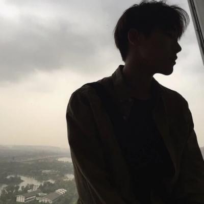 高冷伤感的男生黑白头像威猛似小丑 你是我根深蒂固的执念