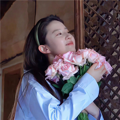 吸引人旺事业超火的刘亦菲捧花买单不皱眉事业有方向低谷有人陪