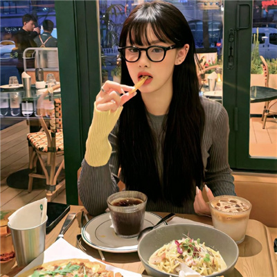 优质女头真人潮流风 外貌很出众的好看女头