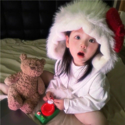 人类幼崽超呆萌的情头 心巴上的无水印情头