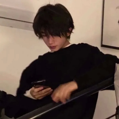 潮流极简风格威猛酷拽的男生被伤害的人是不会在原地等你的