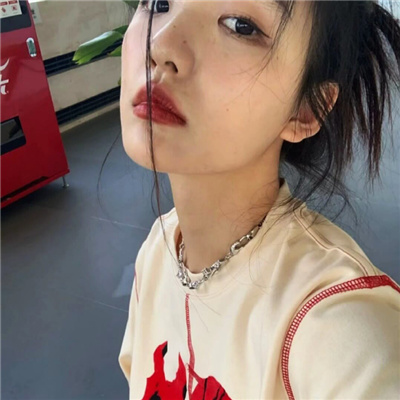 版会钟爱许久的女头 今天的头像治愈且好看