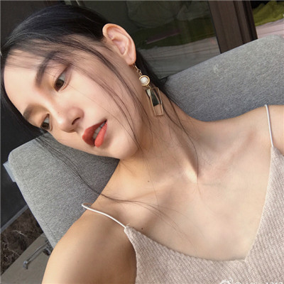 最新版女生病娇动漫用钻石换来的不一定是爱情