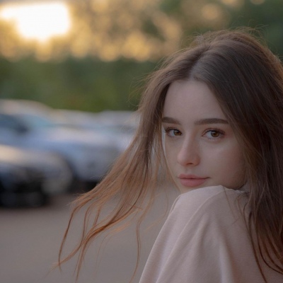 热门全网的欧美风威猛女生变优秀才会有人为你着迷